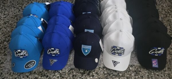 Gorra con Bandera de Guatemala Bordada a Mano: Un Accesorio Único